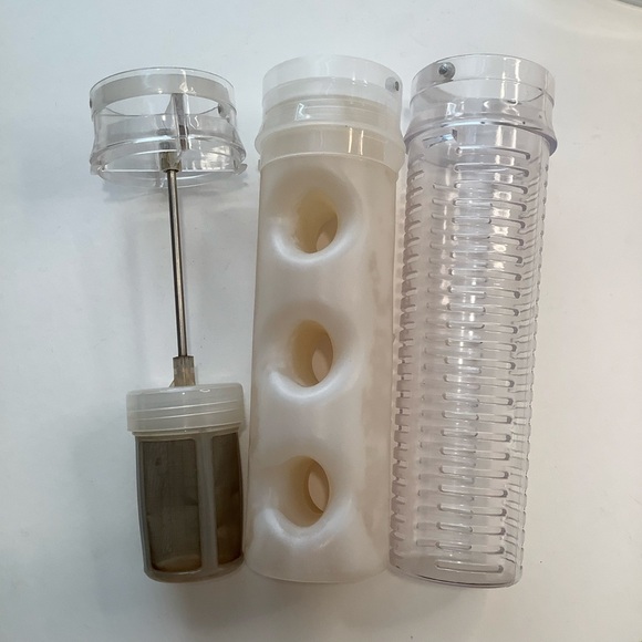 DAVIDsTEA 7-piece Iced Tea Pitcher with 3 Infusers - Picture 5 of 11